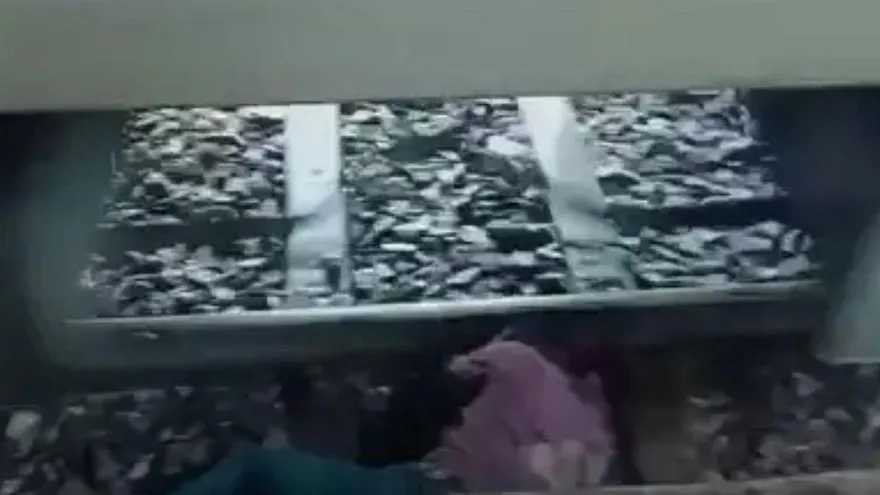 閃避點滿！男意外墜軌僅手指遭輾斷　幸運逃死畫面曝