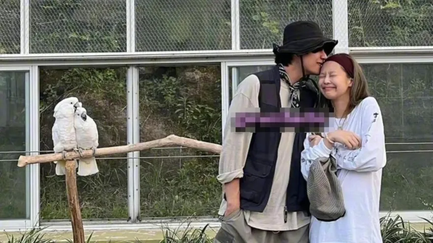 V親吻Jennie「原圖」流出！「共遊濟州島」清晰照遭瘋傳　約會地點全曝光