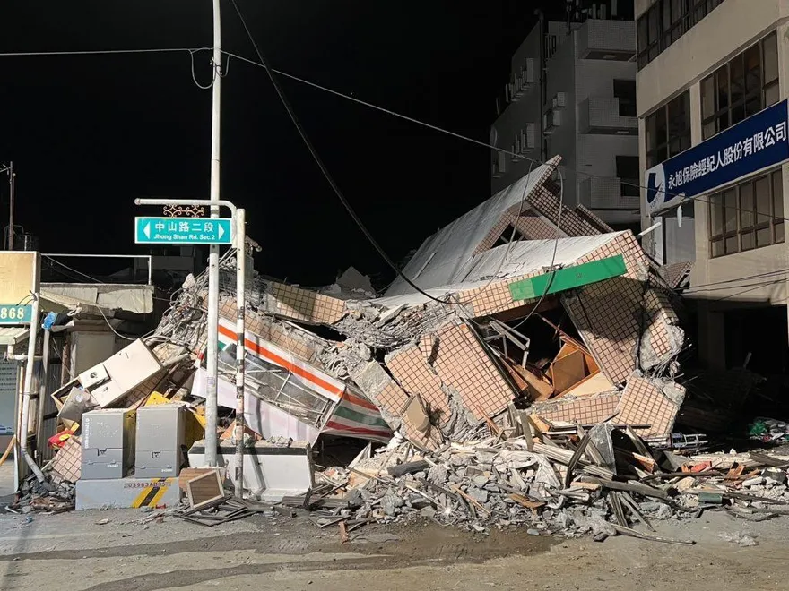 千萬不要逃出戶外！消防署曝「地震避難保命SOP」8大招：先護頭頸