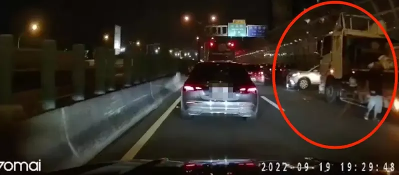 台74線「7車連環撞」！曳引車煞不住追撞6車　回堵2km慘釀4傷