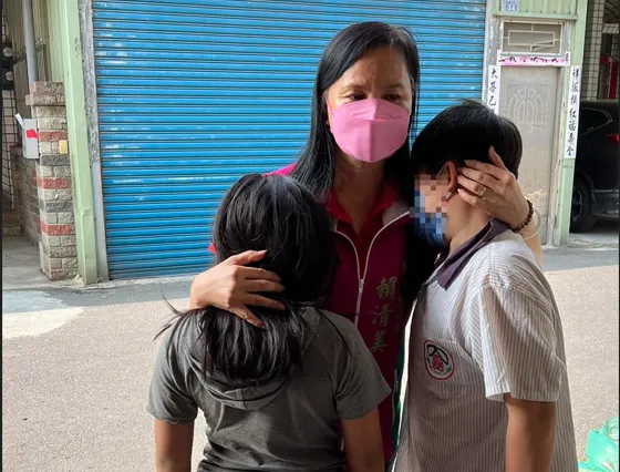 單親爸罹癌過世！孤苦無依小兄妹遭生母丟包 　半個月沒洗澡鄰居不勝唏噓
