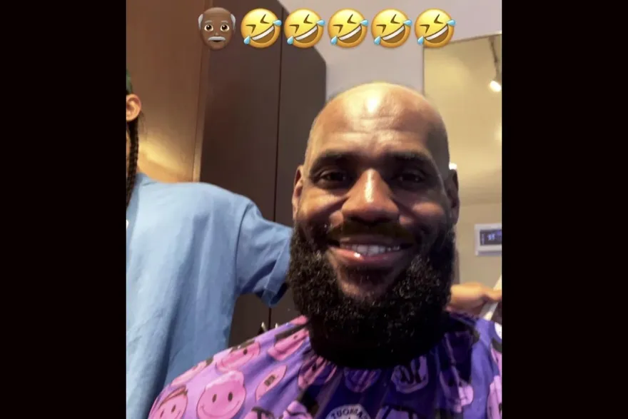 10年燒6280萬！詹姆斯剃光頭　自嘲變「老頭」 鬍子成最後防線