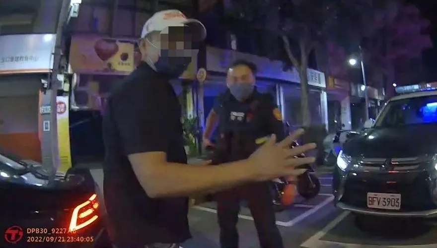 當街交易虛擬幣吞314萬落跑！嫌犯士林官邸前落網　起出槍枝辣椒水