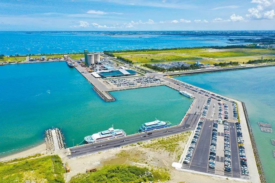 改裝機車太吵招來殺機？男子堤坊遭６煞持刀圍砍　警懷疑夙怨惹禍