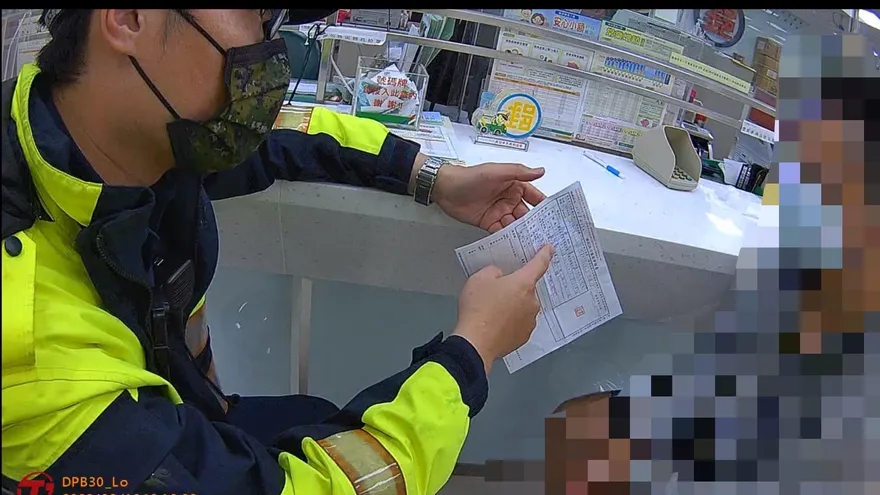 老梗還在騙！網路代操投資穩賺不賠　男子臨櫃匯款警及時攔阻