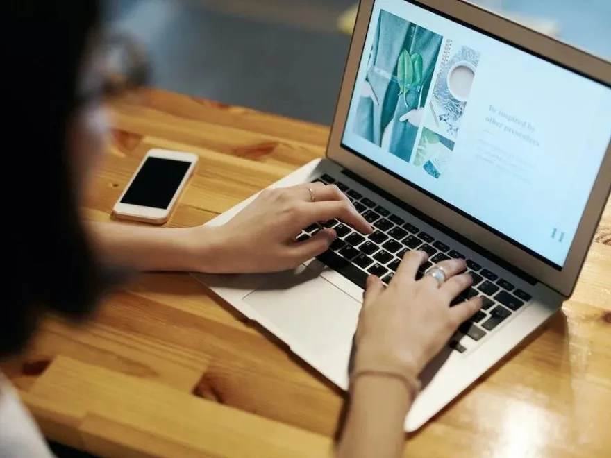 老闆徵「全能美編」…精通10技能「時薪168」！網看傻：是美金嗎？