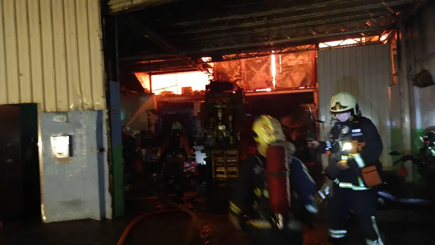 快訊／新莊思源路工廠爆大火！警消救援中