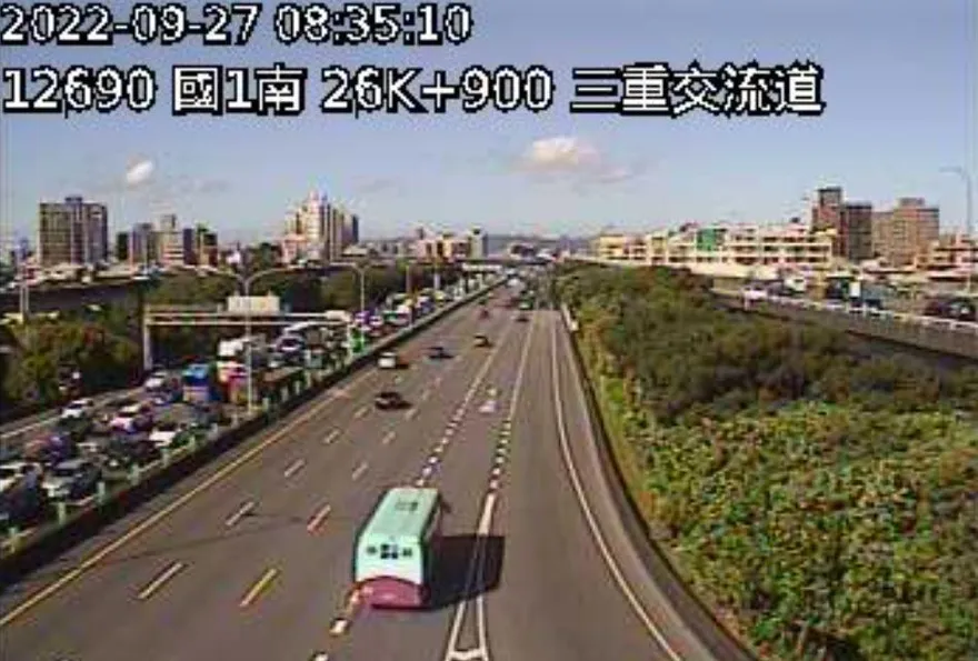 快訊／2車失控相撞…國1三重路段追撞事故！回堵2km塞爆