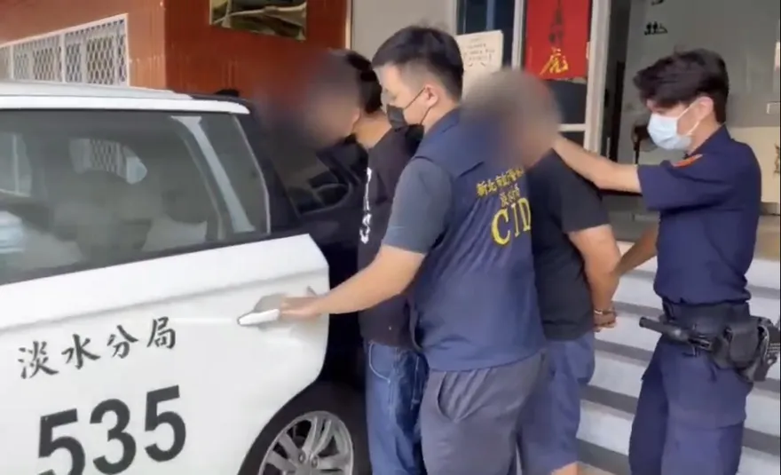 即刻救援！女子遭詐騙集團收簿手押走　尿遁向超商店員求救