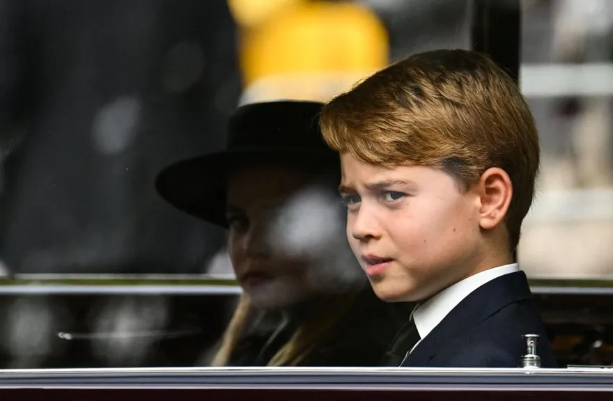 3年前還不知阿祖是女王…喬治小王子怒吼同學內幕曝光　狠嗆：小心點，我爹地會變成國王！