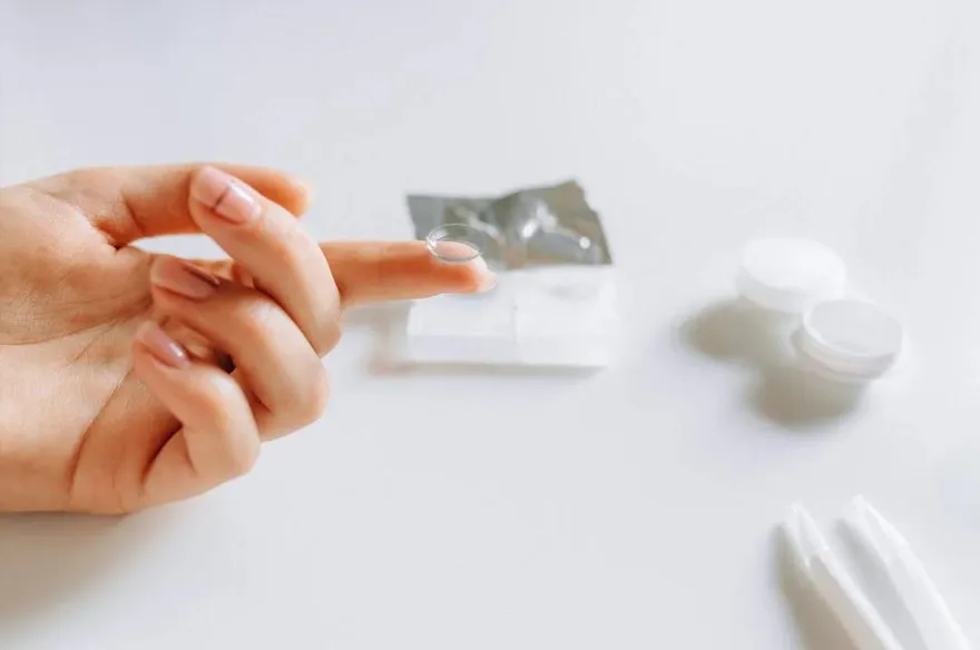 愛美更放心！隱形眼鏡列管「醫療器材」還加入品管控管