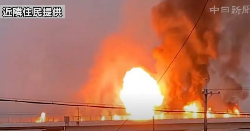 影／3卡車追撞「瓦斯鋼瓶爆炸」！日公路死亡車禍…烈焰沖天釀2死「整條路陷火海」
