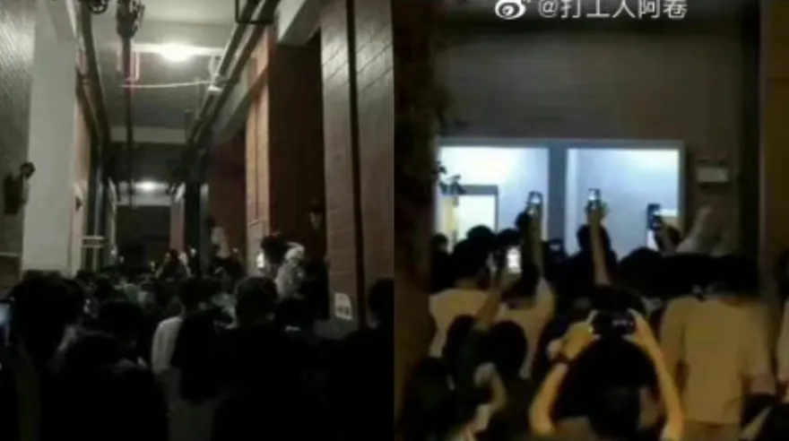 學校廁所驚見男女激戰！小情侶面對面忘情衝刺　透明窗戶放送交纏過程