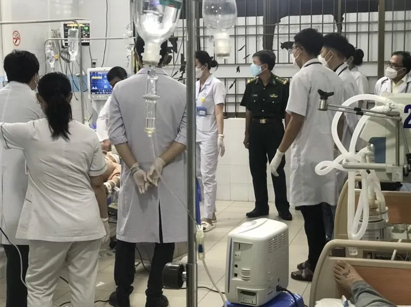 陸船海上爆食物中毒致12死　越媒：疑吃下毒魚