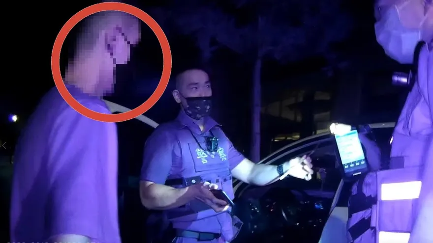 不抓你抓誰！嫩男車違停路邊拉K當「抖」哥　被開紅單外加吸毒遭送辦