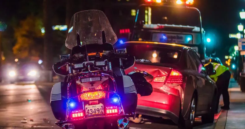 高速撞路樹「車上6人全死」！詭異車禍無人目擊　警收「iPhone 14自動通報」傻眼