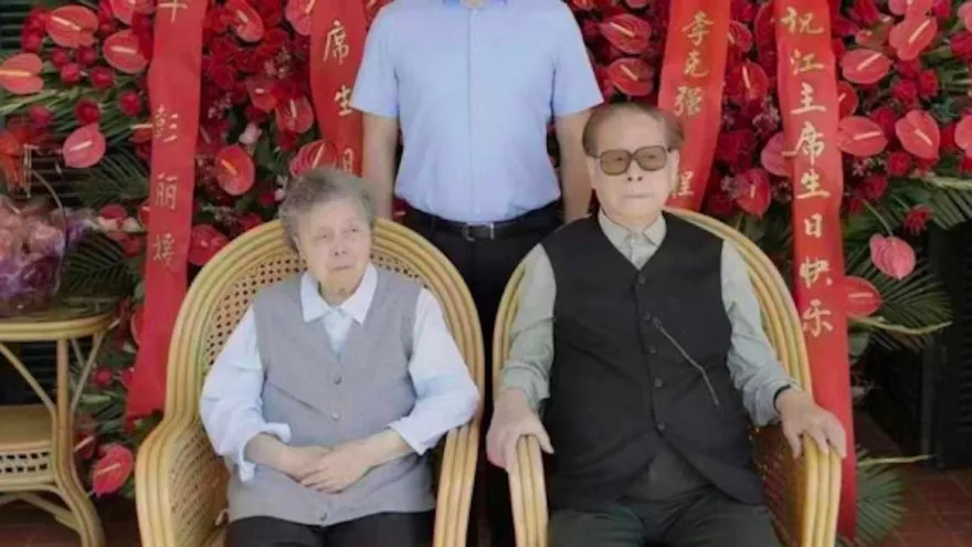 習近平李克強紛獻花賀壽　20大前夕江澤民96歲生日照低調曝光