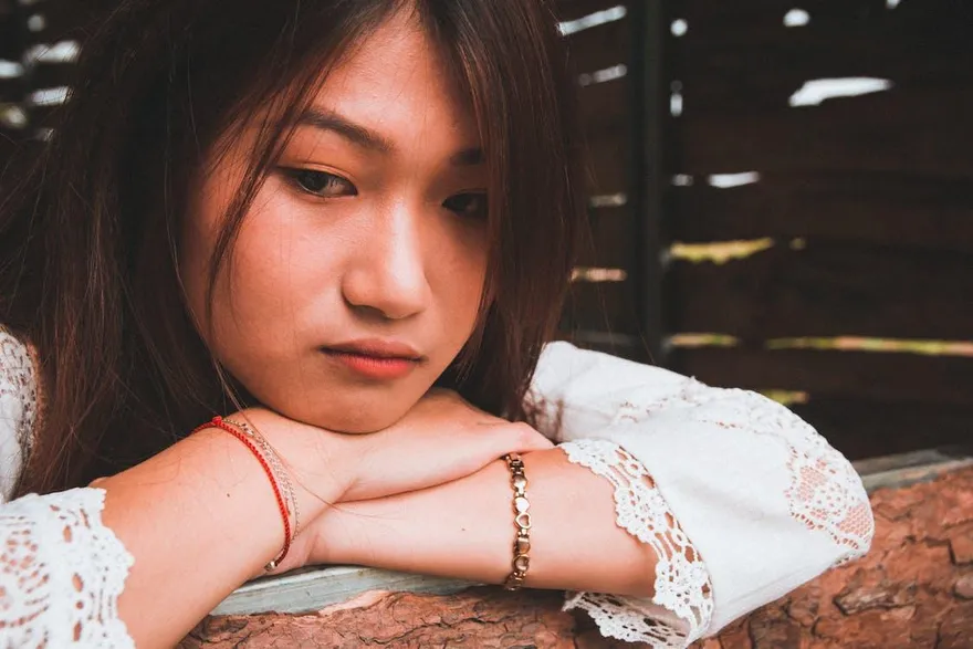 姊妹「上繳全薪」幫哥揹房貸！重男輕女媽喊：吃虧就是佔便宜