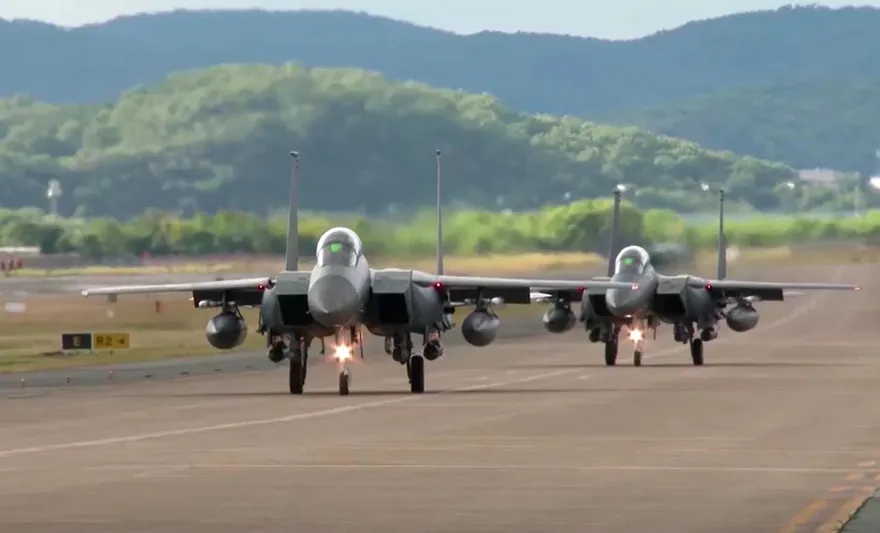 金正恩射導彈飛越日本！日「國家警報」狂響　南韓派F-15戰機「射兩枚炸彈」反制