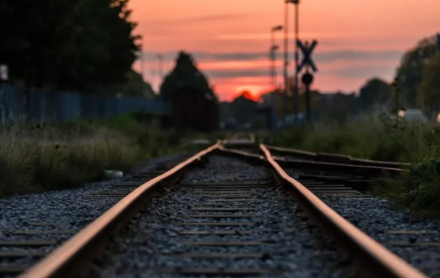 台鐵南迴大武=瀧溪間電車線斷落　列車卡隧道雙向一度中斷