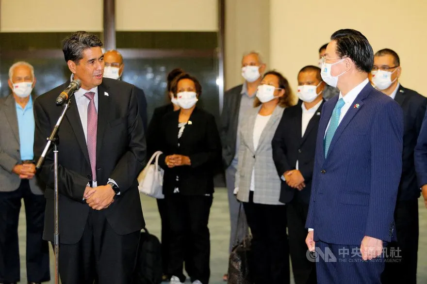 帛琉總統惠恕仁率團抵台 將與蔡英文總統會面