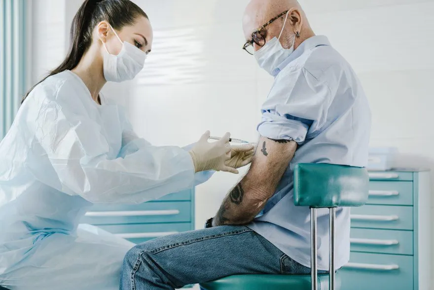 次世代疫苗18歲↑皆可打！「6大問答」帶你看　接種相隔時間曝