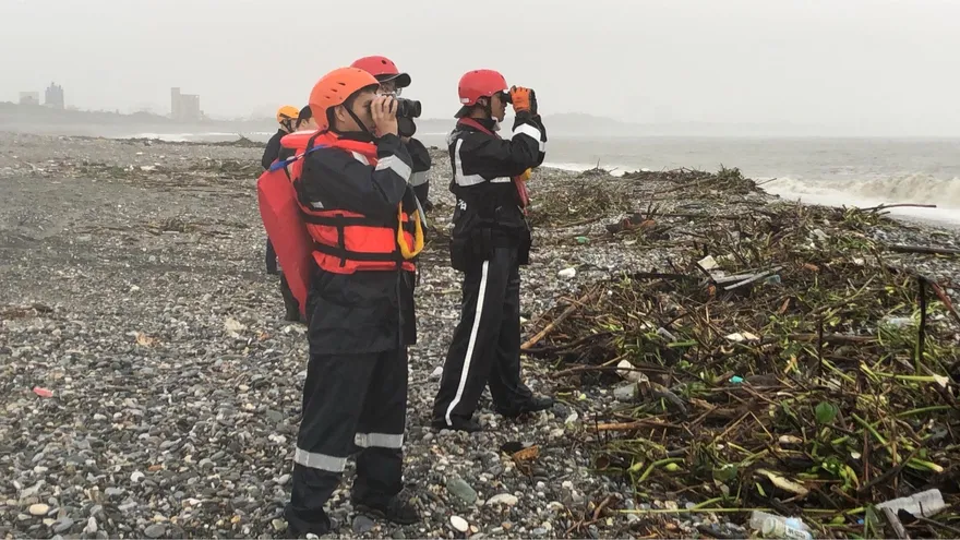 找到人了！花蓮5男女「玩SUP被沖散」捲到出海口　他一度失蹤幸運尋獲