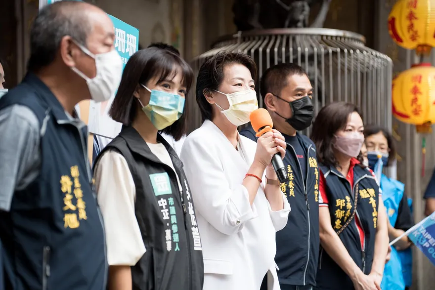 影/赴萬華拜票戳對手痛處？黃珊珊：我跟青山王有約定