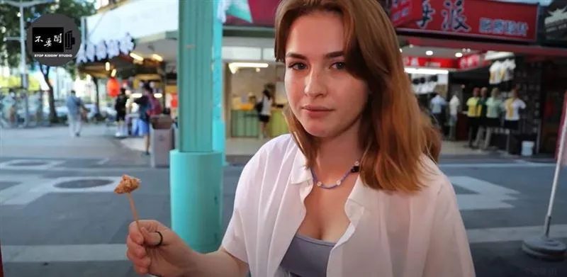 俄國正妹為鹹酥雞來台　一吃雞屁股秒愛上：我是第一個喜歡的外國人