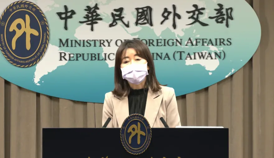 駐匈牙利代表竟「拿國旗當桌巾」引爆輿論譁然　外交部回應了