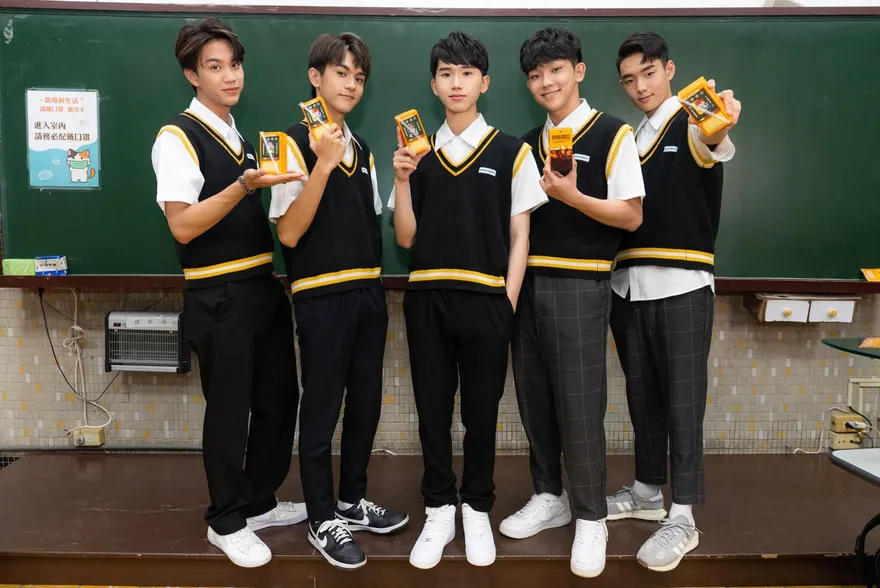 集體獻出第一次！《原子少年》水星平均年齡僅17　「穿高中制服」萌帥樣曝光粉暴動