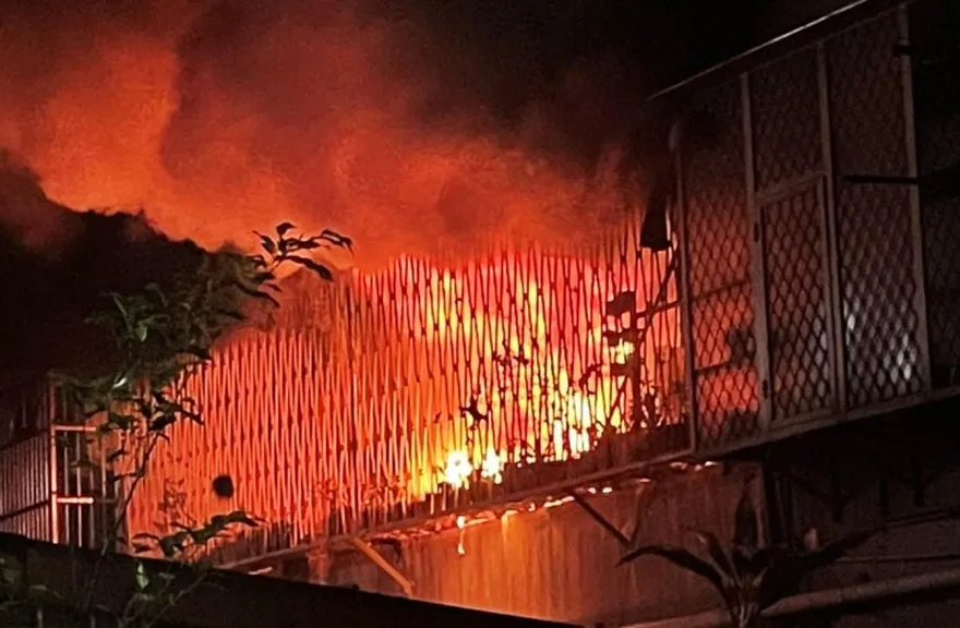 北市內湖737巷公寓火警！大火阻逃生路線…住戶一度受困