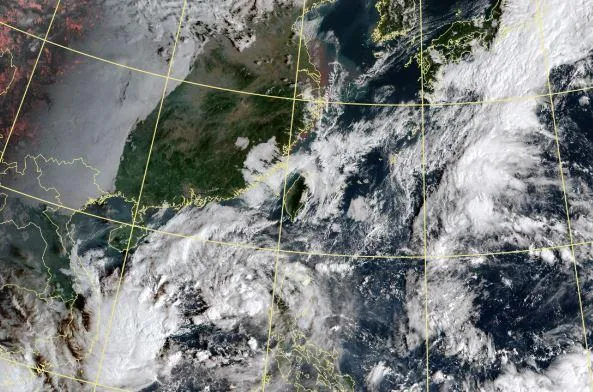 致災性降雨襲北台灣！秋颱「桑卡」最快明生成　探19°C低溫挾雨彈→預估路徑曝