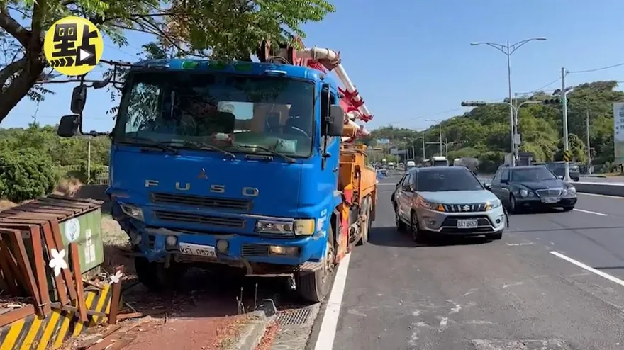 孝子外出看奶奶遇死劫！水泥車失靈撞上「人遭壓扁」…母聞訊崩潰