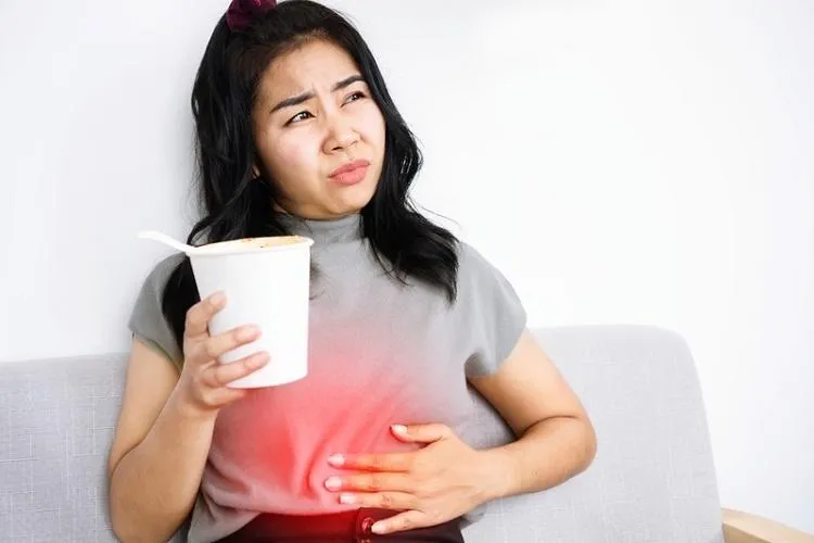 「膽結石合併急性膽囊炎」恐喪命！吃藥排出膽結石？醫打臉