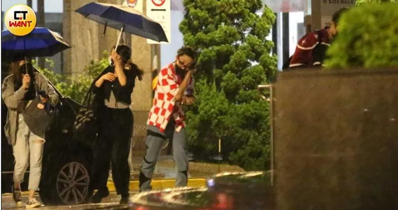 直擊原子少年小孩最後舞台！收下鐵粉「4字」難忍激動　落寞離去身影曝光