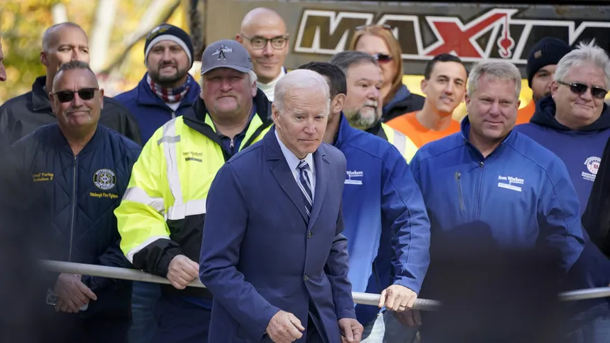 又迷航! 拜登賓州演講左右觀望、轉圈不知如何下台