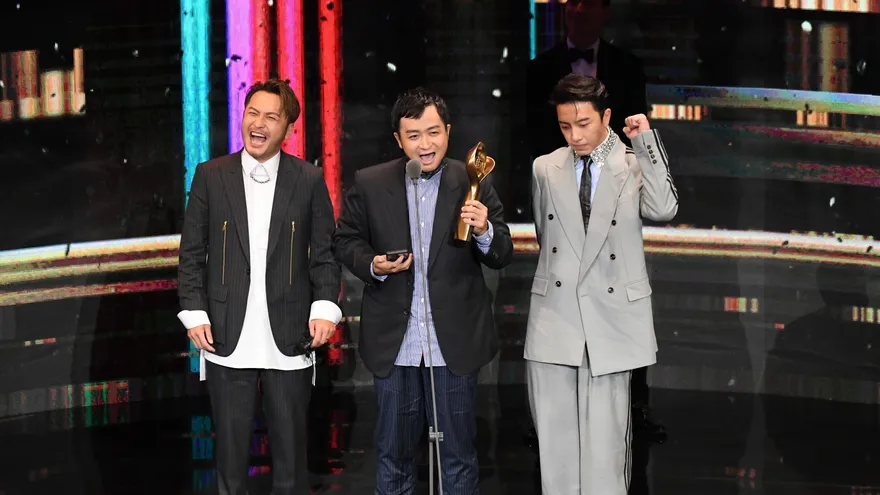 金鐘57/《綜藝玩很大》抱走人氣獎！KID、坤達上台…團隊全員「感慨致謝小鬼」