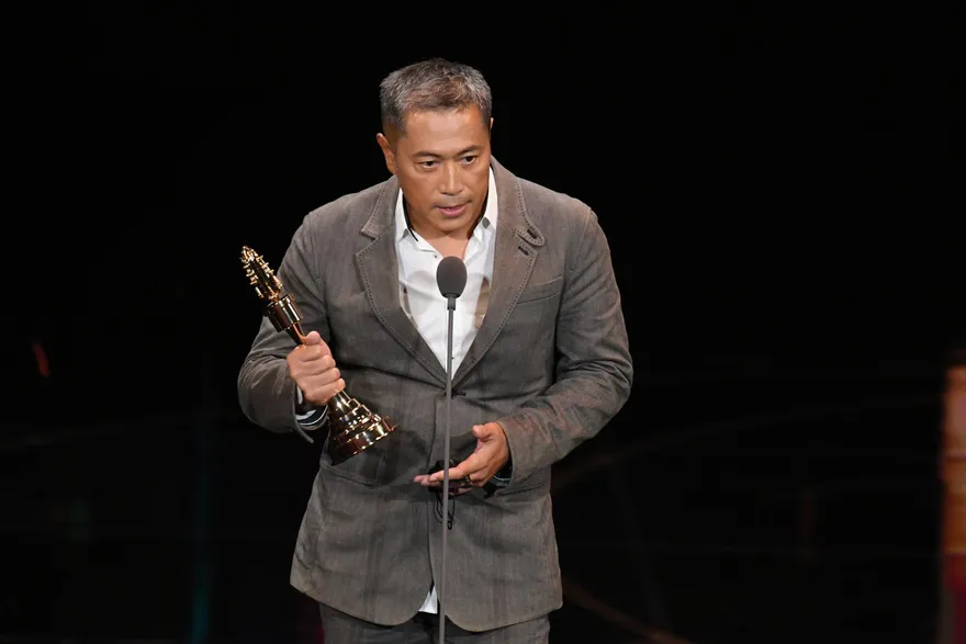 金鐘57/《決戰水下伸展台》奪「益智及實境節目獎」！他再上台吐真心：滿訝異的