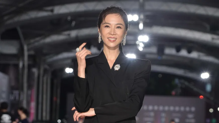 金鐘57/謝盈萱帥氣登場！2作品角逐視后…一提「金馬典禮主持」秒求饒：今天先不去想