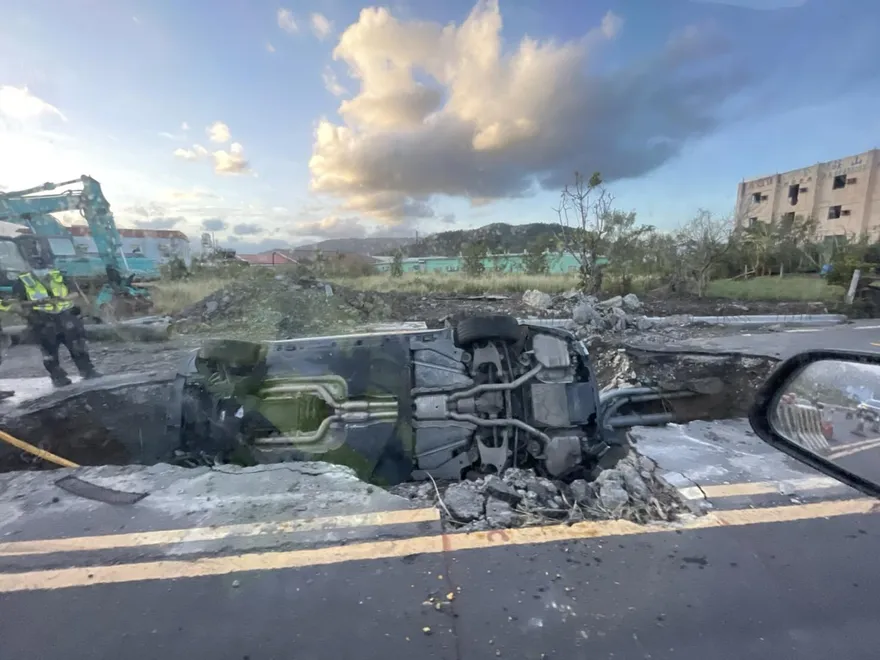 BMW摔進2米天坑！駕駛消失3天…原因曝光