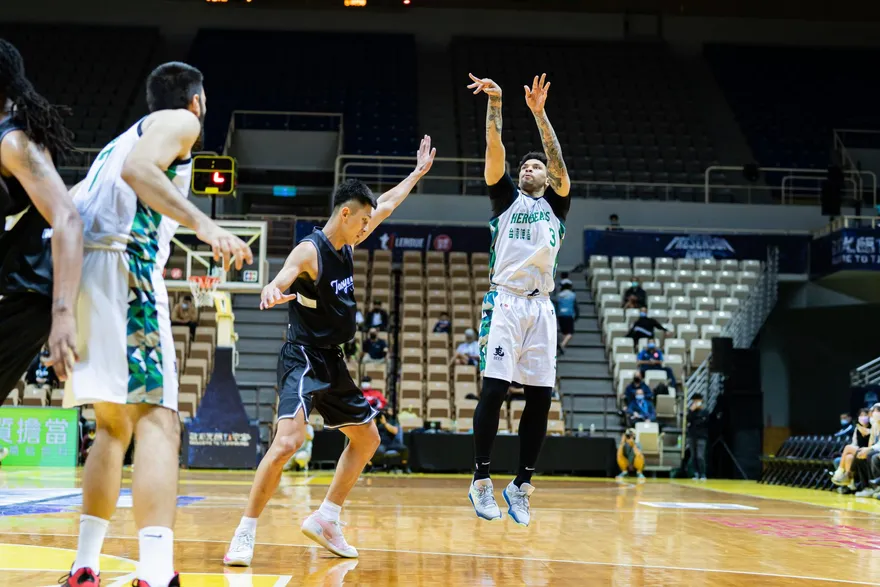 希克斯膝傷復發返美治療！台啤英熊已找好備案　哈總要球迷期待新人選