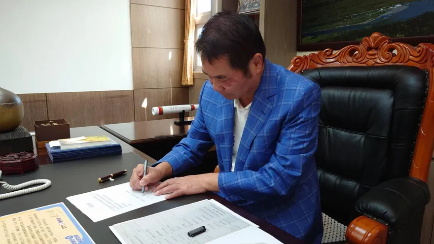 甩「坤輿」股東爭議！鍾東錦承諾不蓋通宵掩埋場　徐定禎陣營籲：改變苗栗換黨做做看