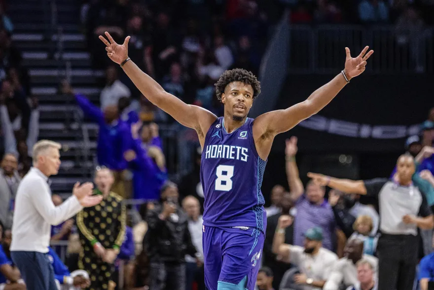 影/差點轉戰NFL！NBA最強打工仔是他　今又率隊擊敗衛冕軍勇士