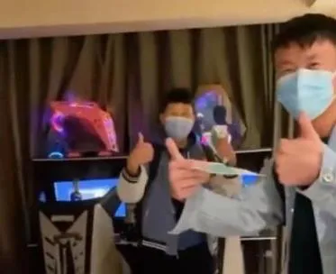 太幸運了！大陸2男學生隔離期間被分到「這間房」　樂翻天連連比讚