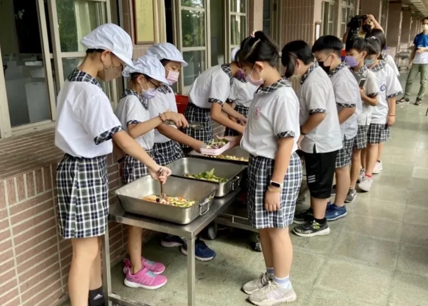 班班吃石斑！台南永康國小今上桌開吃第一尾