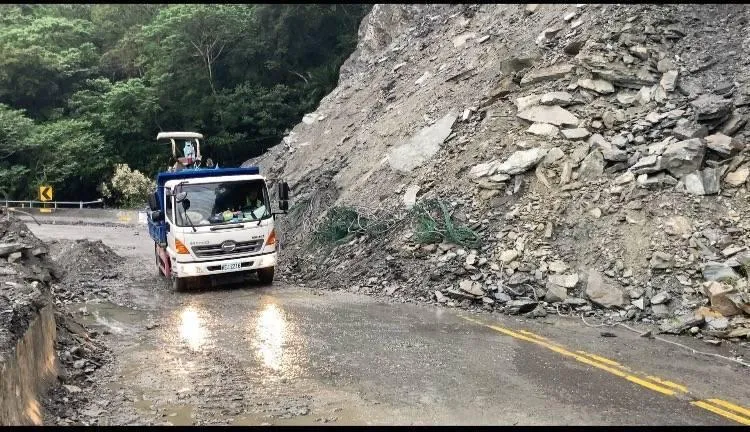 蘇花台9丁線道路坍方！怪手進駐3小時恢復通行