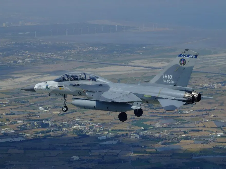 快訊/IDF戰機起落架故障　緊急降落清泉崗基地