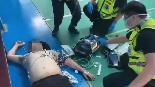 【影】台中男打羽球突倒地命危！119線上指示電擊…驚險救援畫面曝光