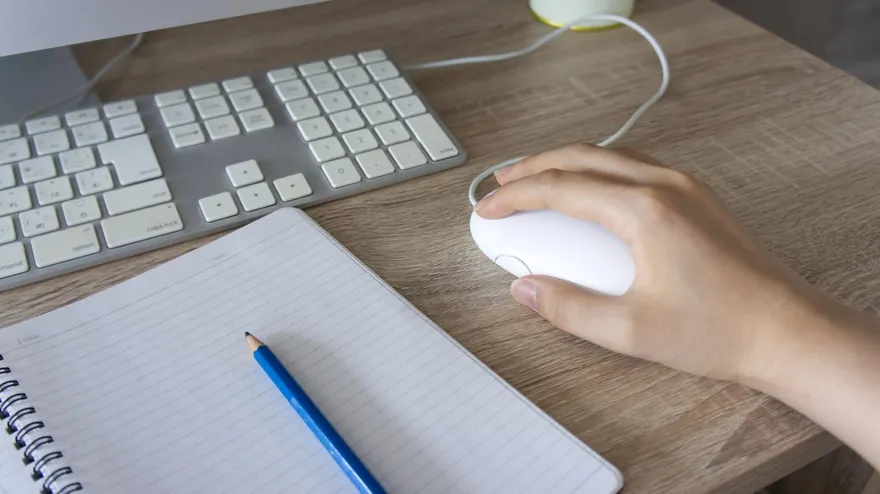 電腦族必看！醫師教4招改善「滑鼠手」痠痛麻